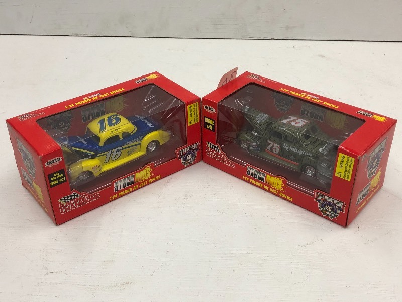 lot 30 image: (2) 124-Scale Stock Rods Die-Cast ...
