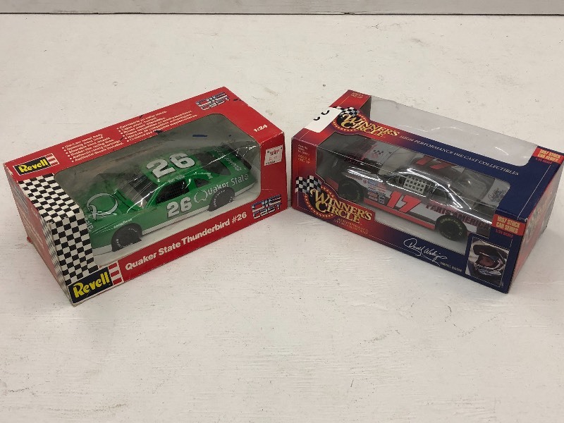 lot 32 image: (2) 124-Scale Die-Cast Collectbile...