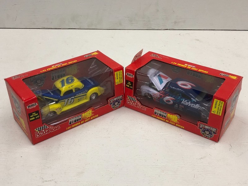 lot 35 image: (2) 124-Scale Stock Rods Die-Cast ...