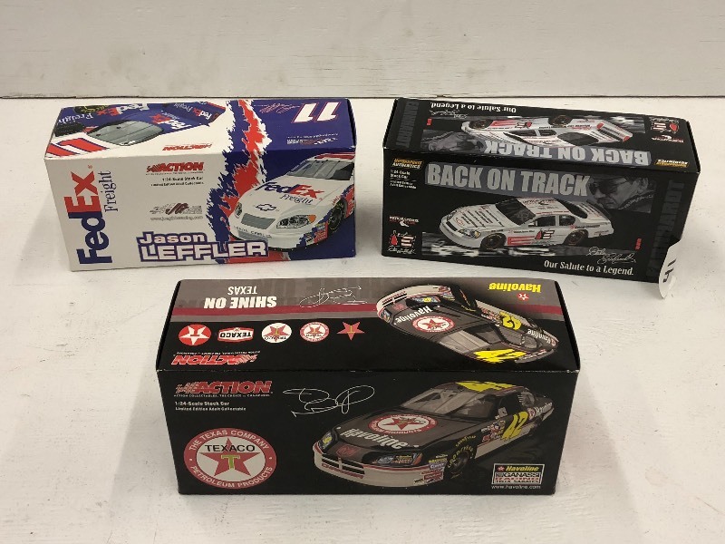 lot 41 image: (3) 124-Scale Die-Cast Collectible...