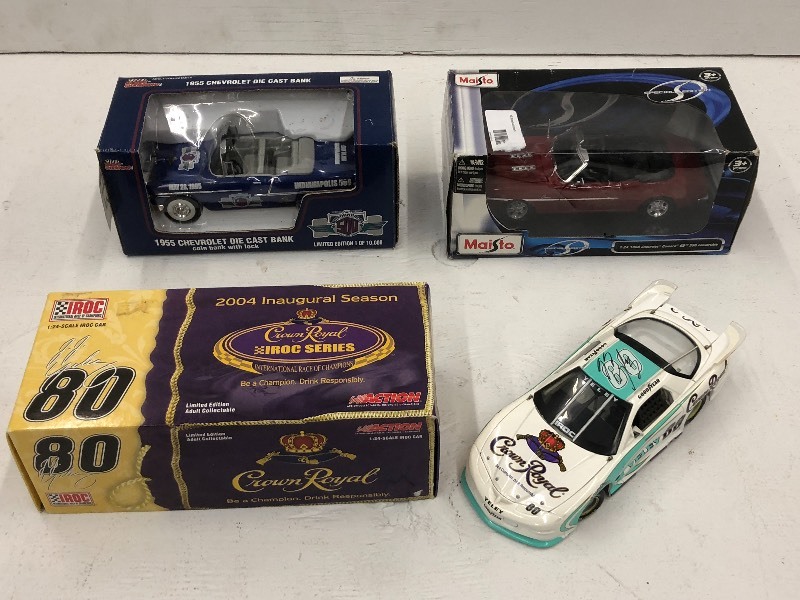 lot 43 image: (3) 124-Scale Die-Cast Collectible...