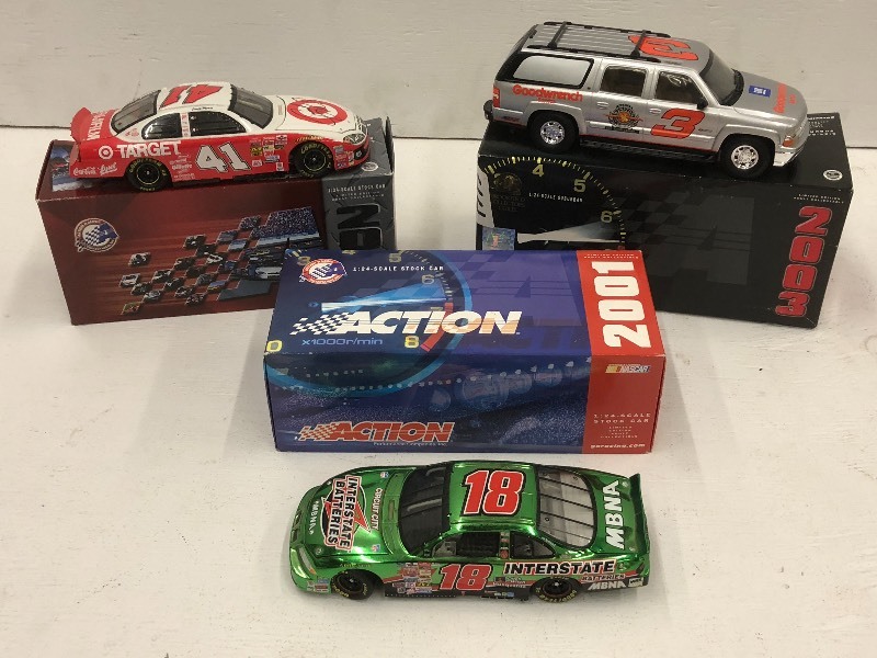 lot 44 image: (3) 124-Scale Die-Cast Collectible...