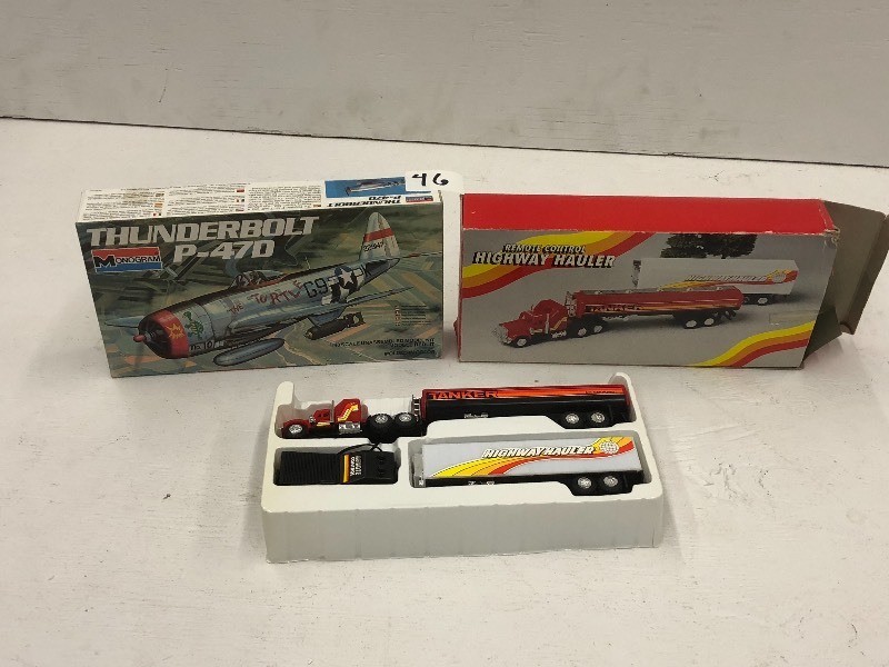 lot 46 image: (1) 148-Scale Model Plane & (1) Re...