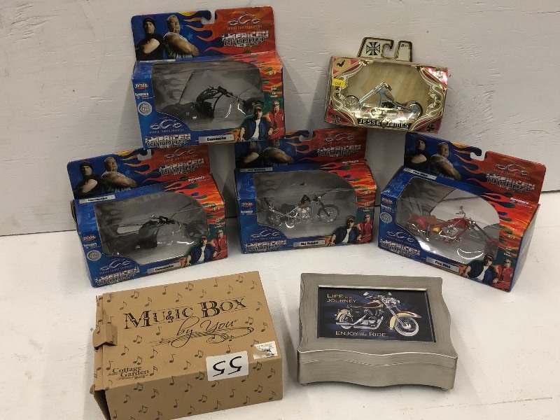 lot 55 image: Lot Of Assorted Collectible Scale M...