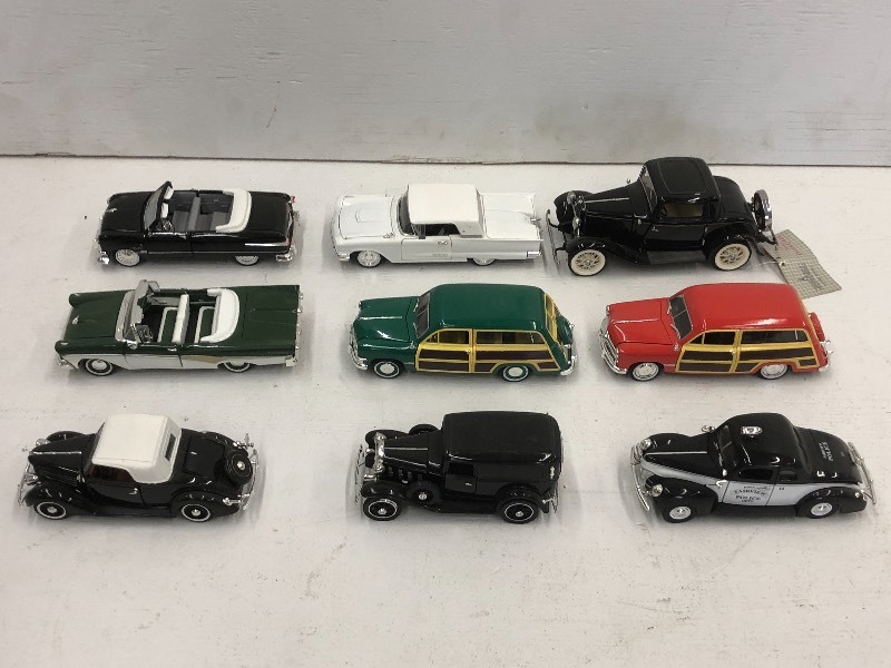 lot 70 image: Flat Of Assorted Die-Cast Collectib...