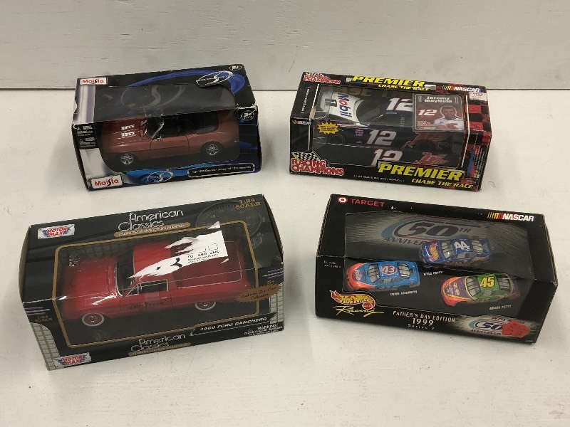 lot 72 image: (4) 124-Scale Die-Cast Collectible...