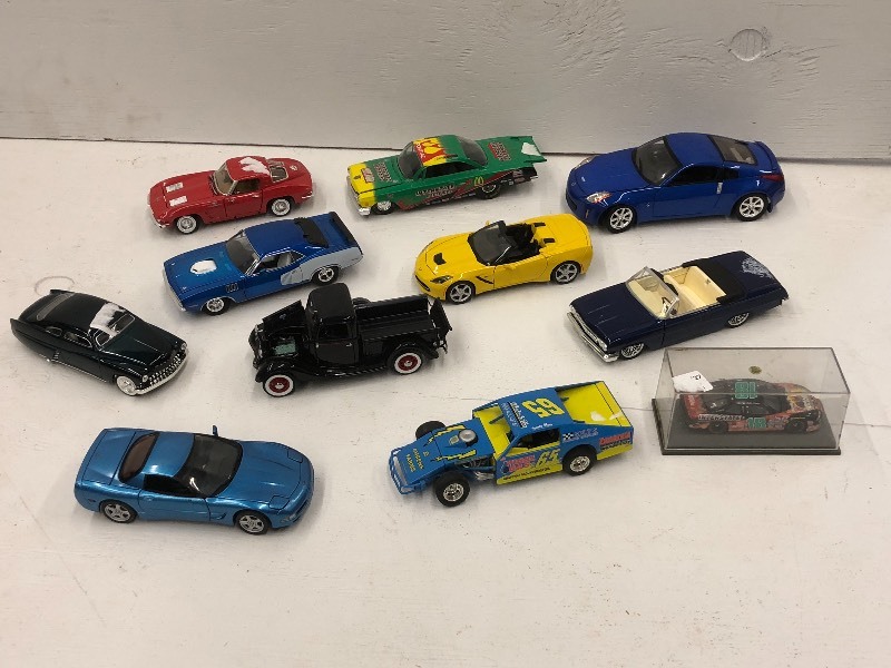 lot 75 image: Flat Of Assorted Die-Cast Collectib...