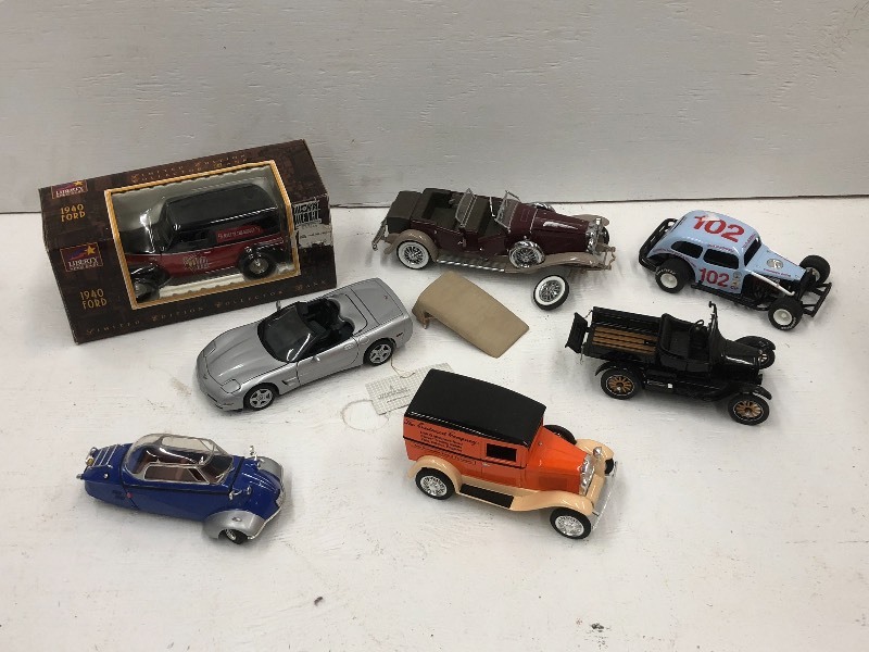 lot 77 image: Box Of Assorted Die-Cast Collectibl...