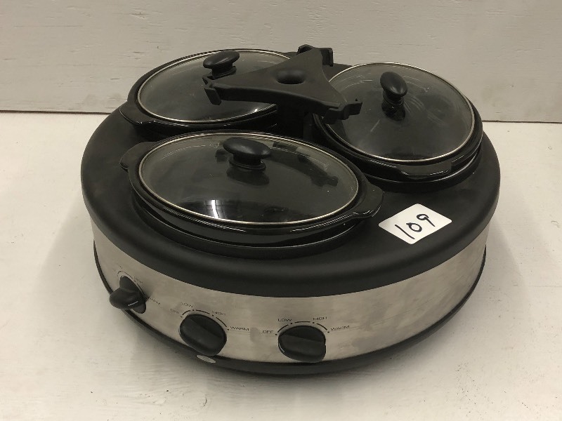 lot 109 image: Faberware 3-Place Lidded Slow Cooke...