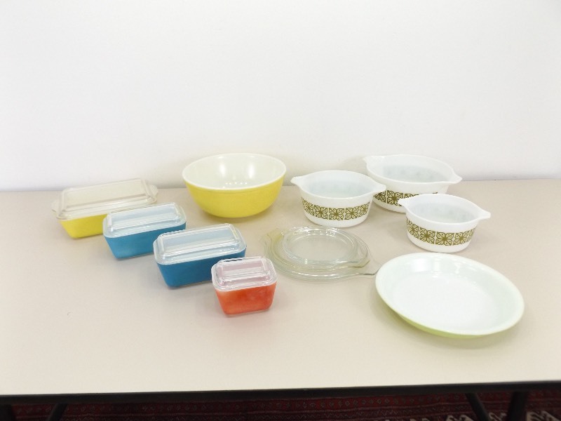 Lot of Vintage Pyrex Dishes