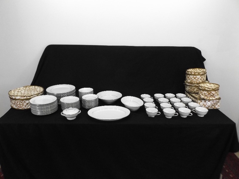 76 Piece12 Serving Set of Vintage Noritake Buckingham Design Dishes with Zippered Storage Pouches &nbsp