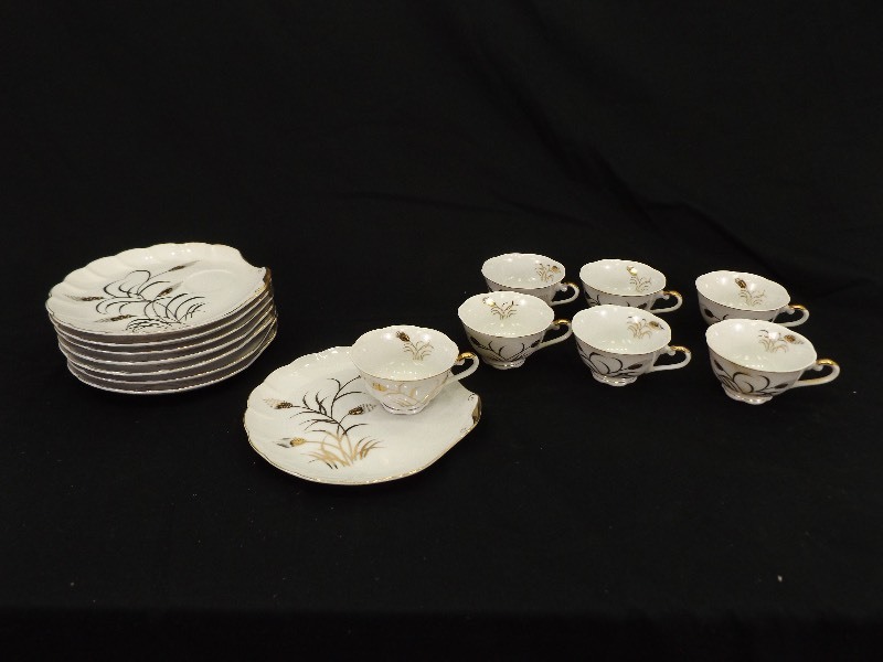 15 Piece Set Vintage Lefton Luncheon Plates, and Tea Cups