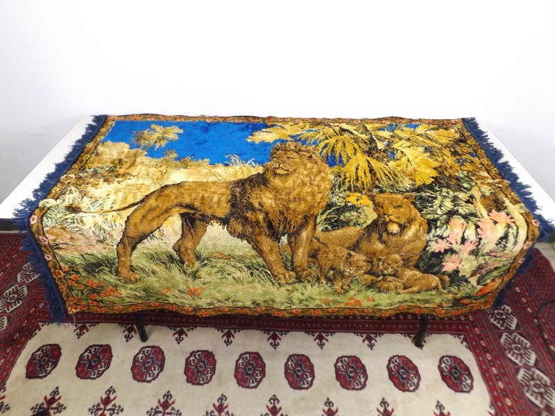 Vintage Kitsch Lion RugWall Tapestry