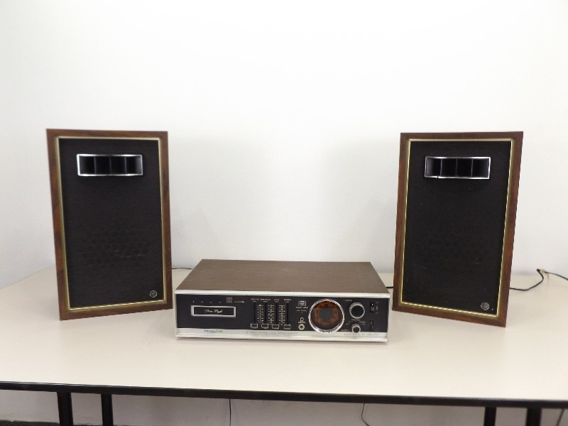 Working Vintage 8 Track StereoDual Music System