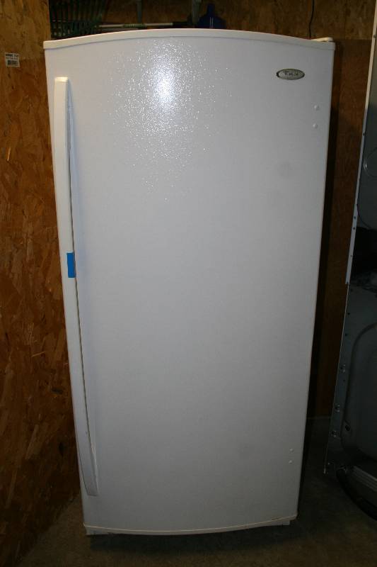 lot 2 image: Whirlpool Refrigerator