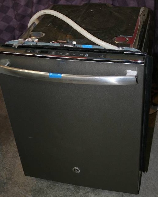lot 14 image: GE Dishwasher