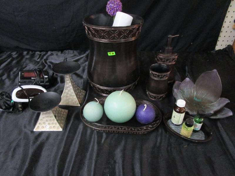 Bathroom Set and Decorations