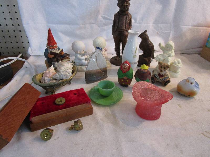 Figurines