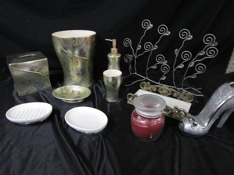 Bathroom Set and other Dcor