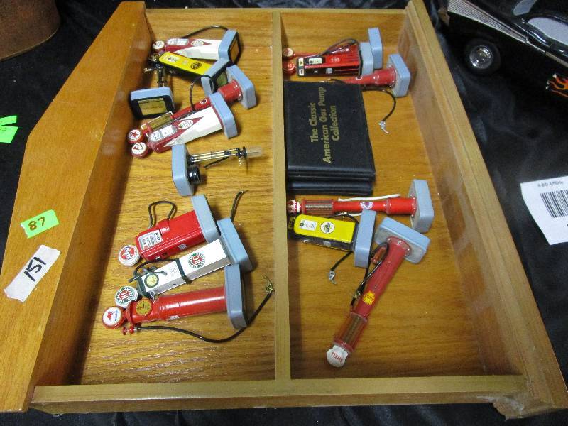 Collector Miniature Gass Pumps with Certificate of Authenticity and Car