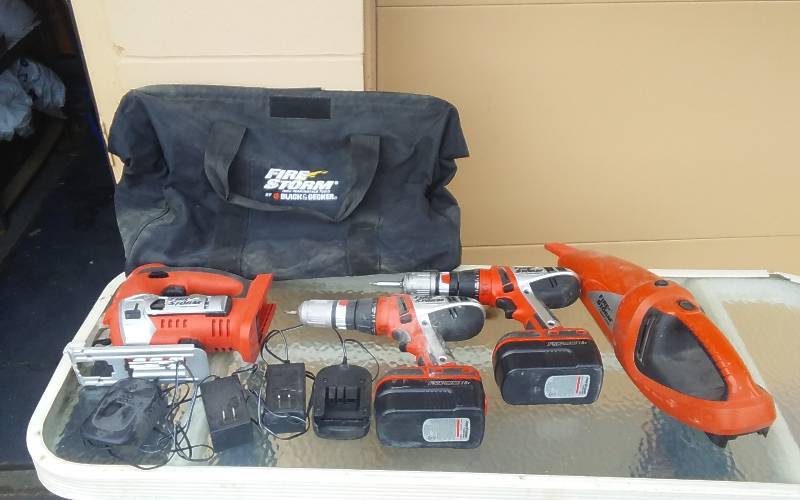 lot 46 image: Black & Decker Fire Storm 18 Volt Cordless
