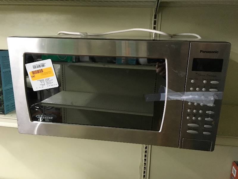 PANASONIC 1.6 CU FT MICROWAVE, RETAIL $139.99
