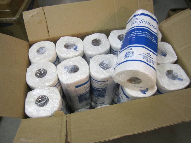 Case with 29 Rolls Paper Towels  BR...