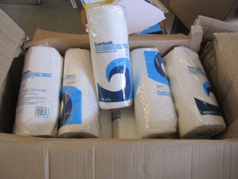 Lot of 28 Rolls Paper Towels  A-3...