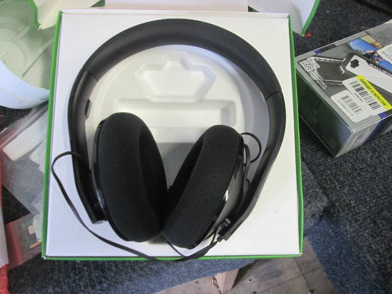 lot 3 image: xbox one headset powers on...
