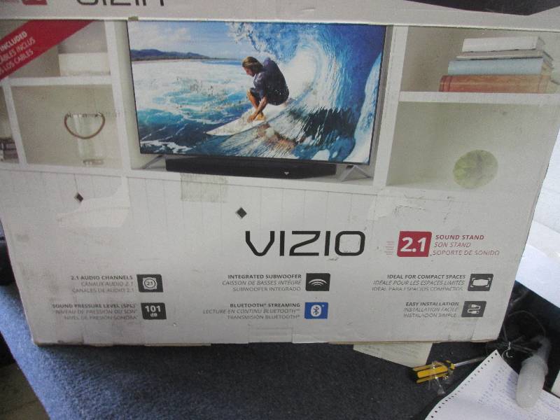 lot 14 image: vizio sound bar 2.1 powers on...