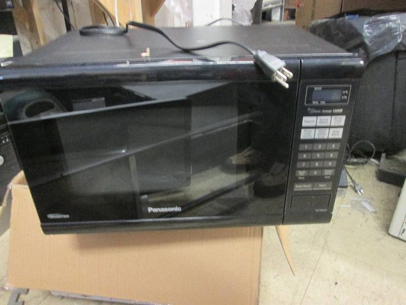 lot 20 image: panasonic microwave not powering up...