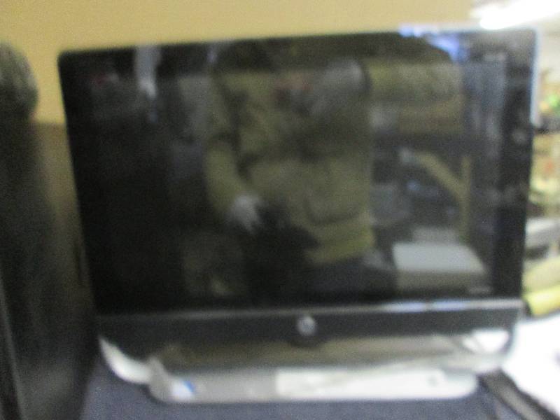 lot 25 image: HP Envy 20 touch smart PC brooken ...