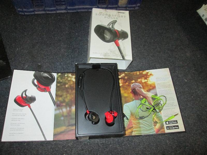 lot 52 image: lot of 2 bose headphones (green tes...