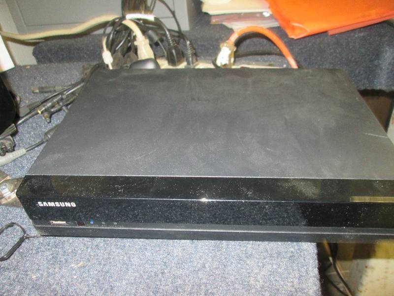 lot 60 image: samsung video recorder powers on...