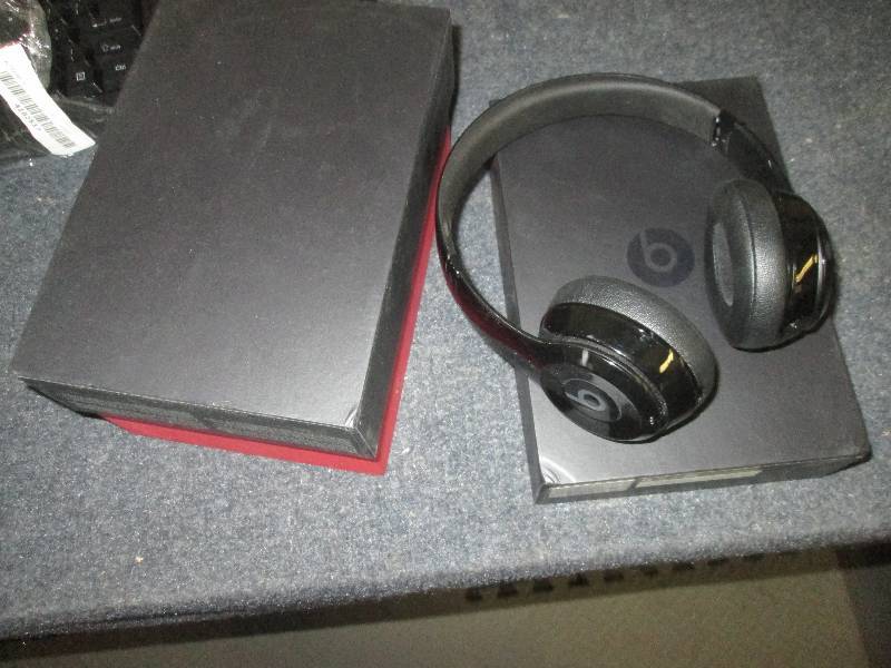 lot 94 image: beats solo3 wirelss headphone teste...
