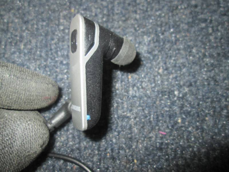 lot 117 image: samsung bluetooth headset untested...