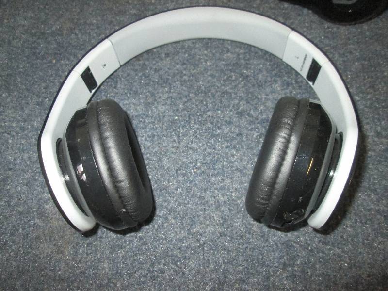 lot 122 image: ilive wireless bluetooth heapone so...