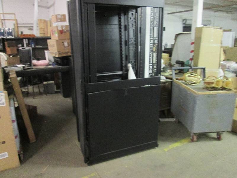 lot 200 image: dell rack on wheel damaged ...
