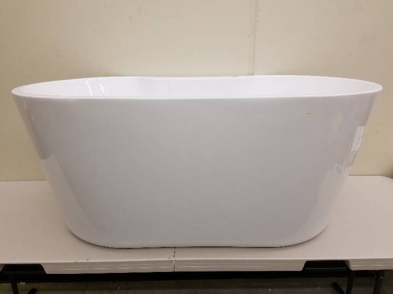 lot 126 image: Whirlpool bathtub