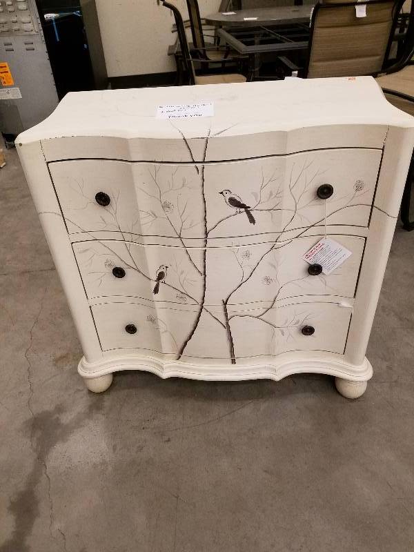 lot 137 image: Hand painted Bird Chest, 3-DRAWER, OFF WHITE