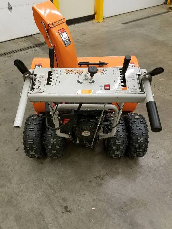 lot 141 image: Snowbeast snowblower