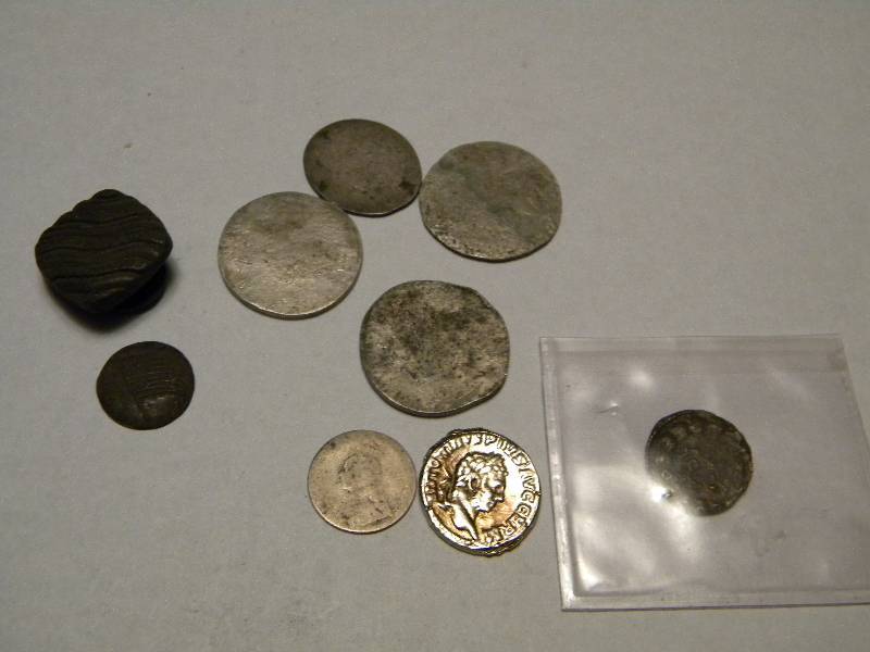 7 Coins & 2 Buttons