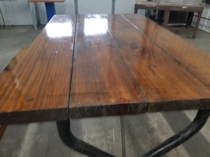 Picnic table