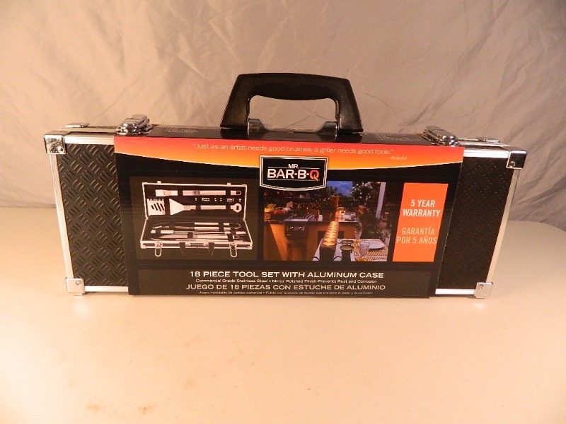 New 18 Pc BBQ Tool Set with Aluminum Case