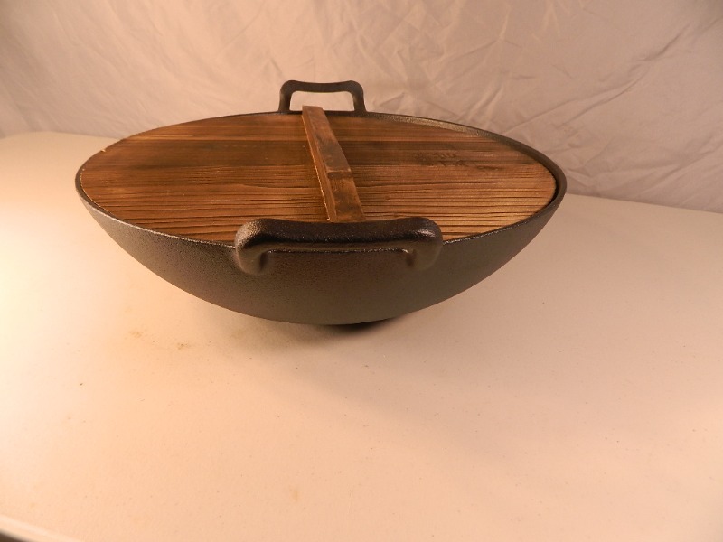 New Large Wok with Lid