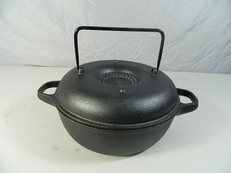 New Cast Iron Pot with Lid