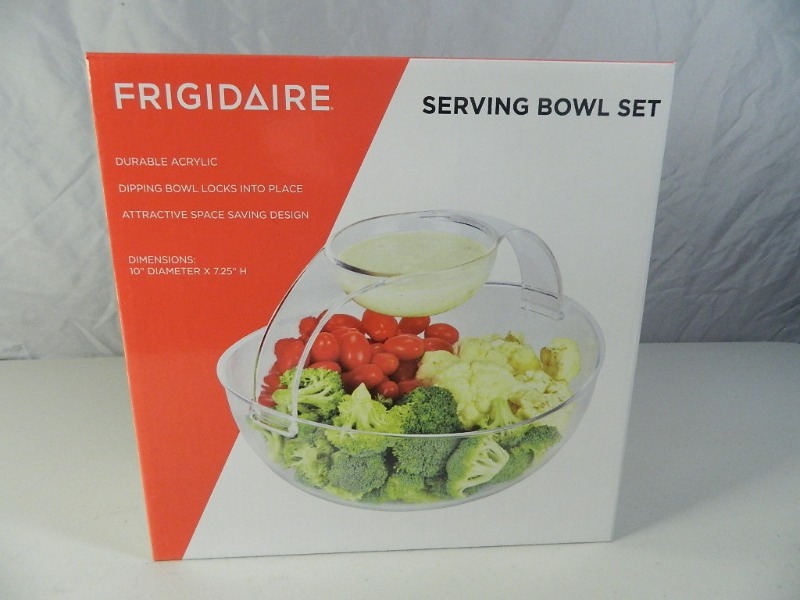 New Frigidaire Serving Bowl Set