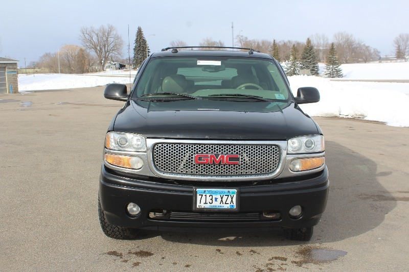 2004 GMC Yukon XL 1500 Denali 4x4 6.0 V8 - 2 Owner -