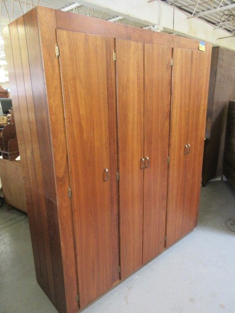 WOODEN 3 COMPARTMENT CLOSET
