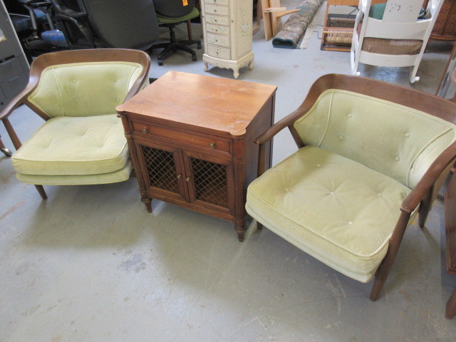 END TABLE AND CHAIRS